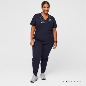 Catarina one pocket top and Zamora joggers XL
